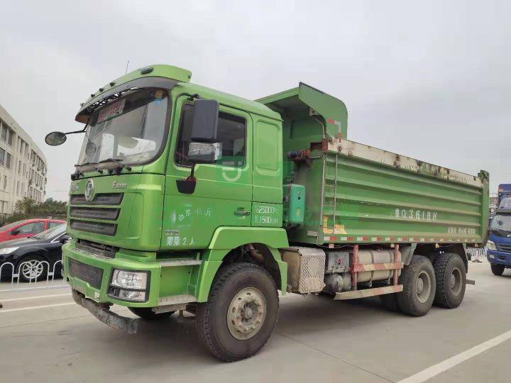 急售9成新二手豪沃自卸車375馬力，內徑6.2米，高1.5米