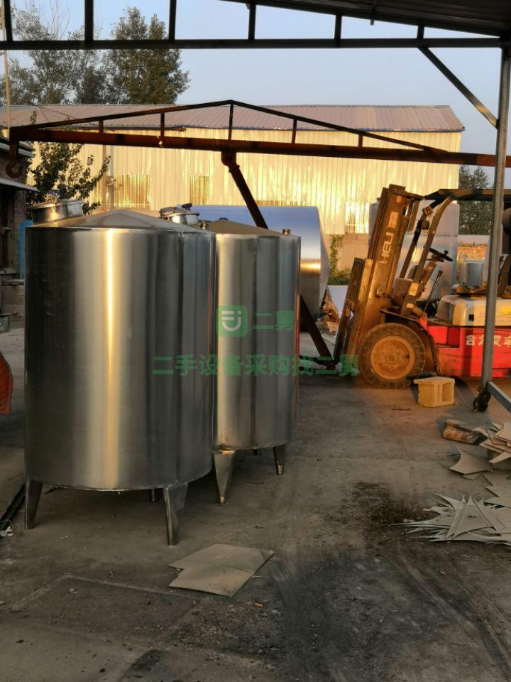 急售9成新不銹鋼儲存罐1噸 -10噸食品/化工儲存罐，待售