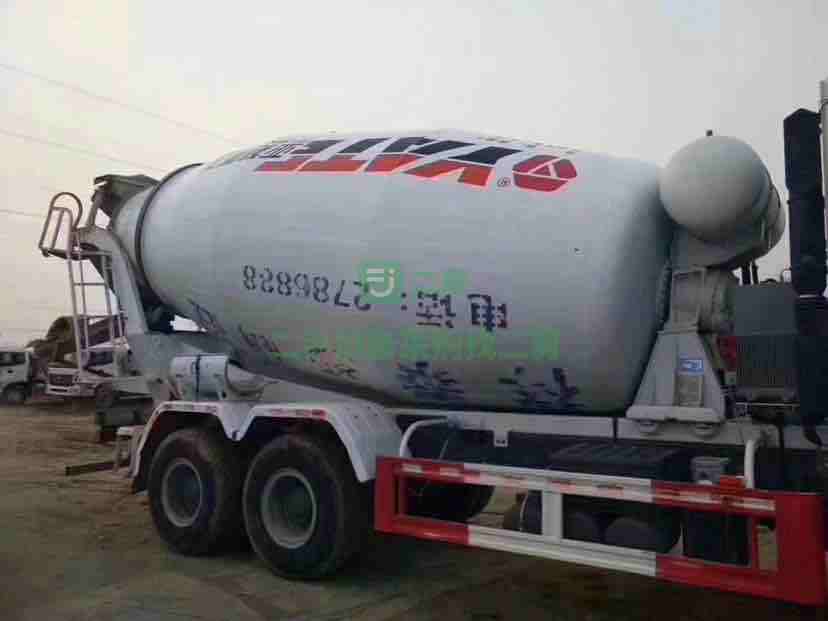 出售8成新混泥土攪拌車豪沃豪沃底盤亞特上裝云南省-昭通市