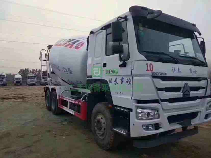 出售8成新混泥土攪拌車豪沃豪沃底盤亞特上裝云南省-昭通市