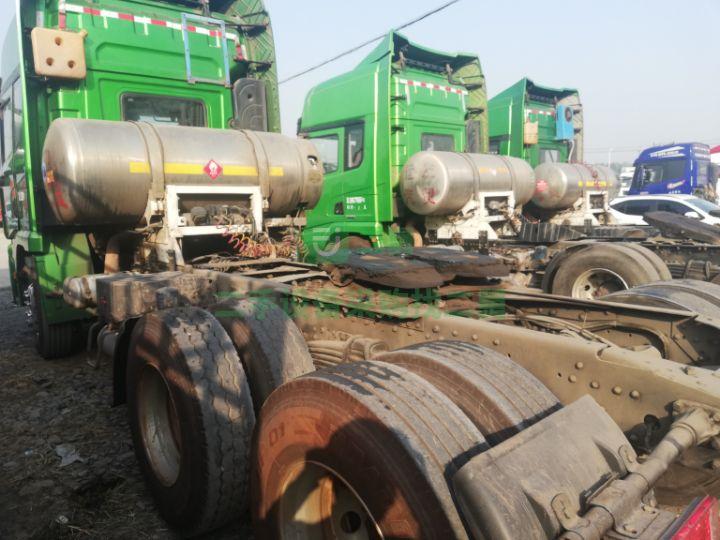 16年國五燒氣車德龍3000牽引車，400馬力