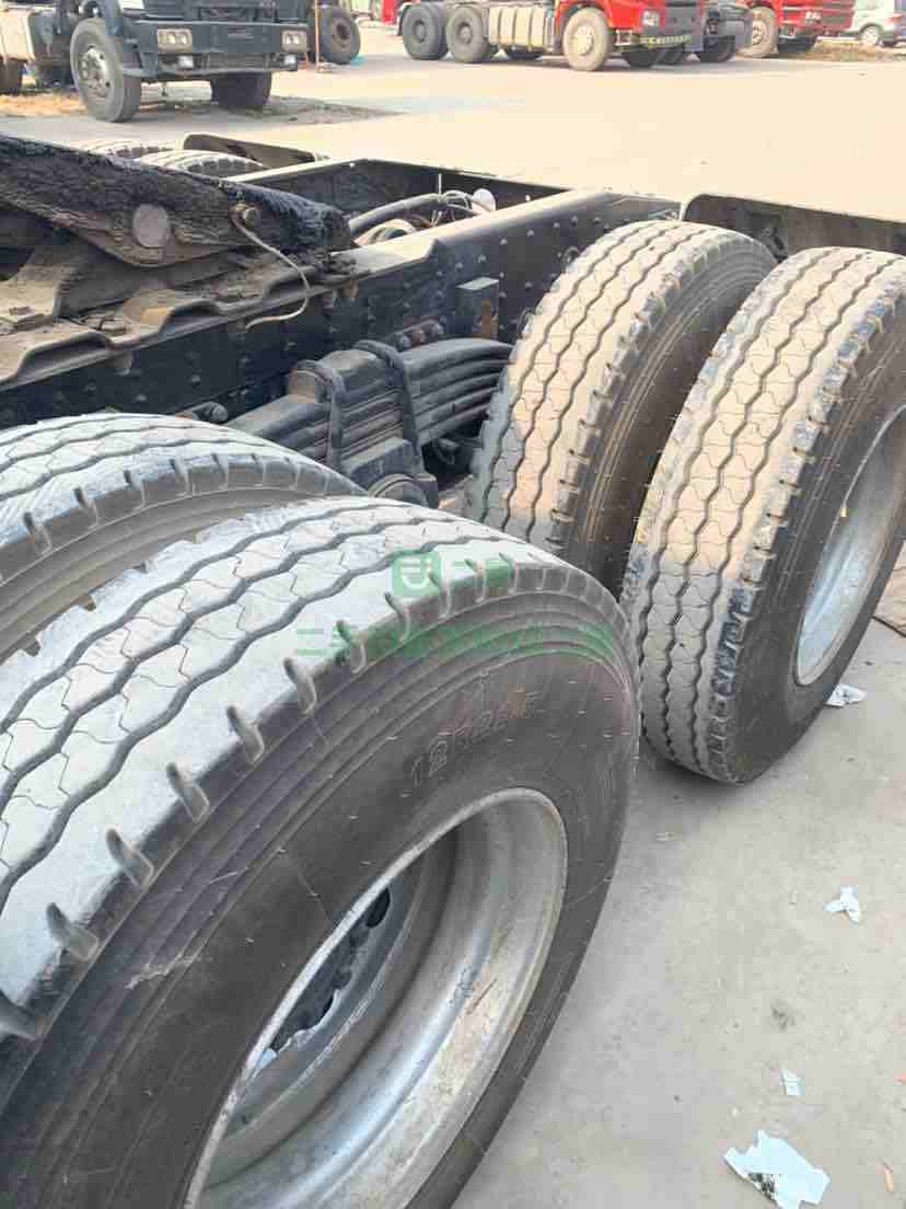 出售二手八成新的的德隆m3000牽引車