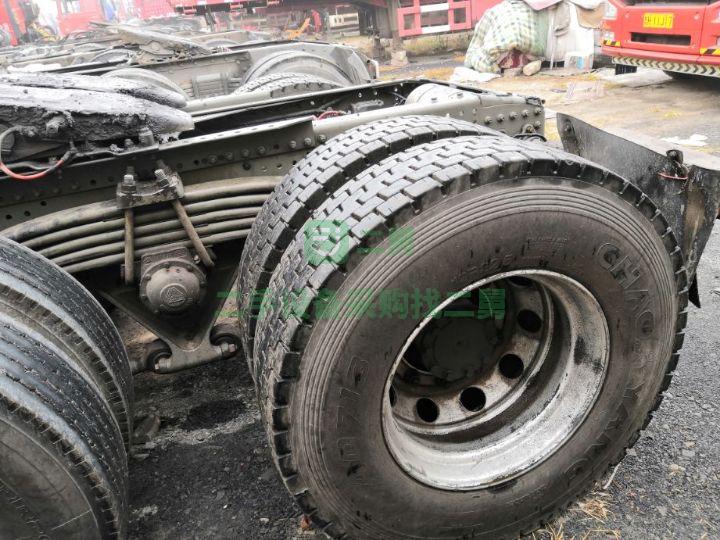急售8成新牽引天然氣車豪沃T7  LNG天然氣車，430馬力