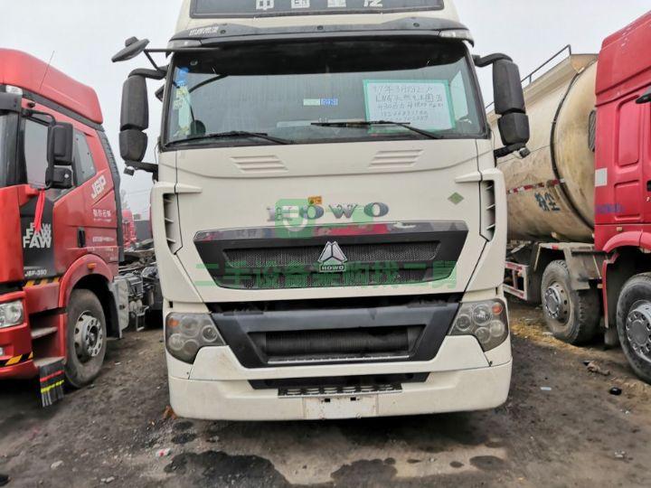 急售8成新牽引天然氣車豪沃T7  LNG天然氣車，430馬力