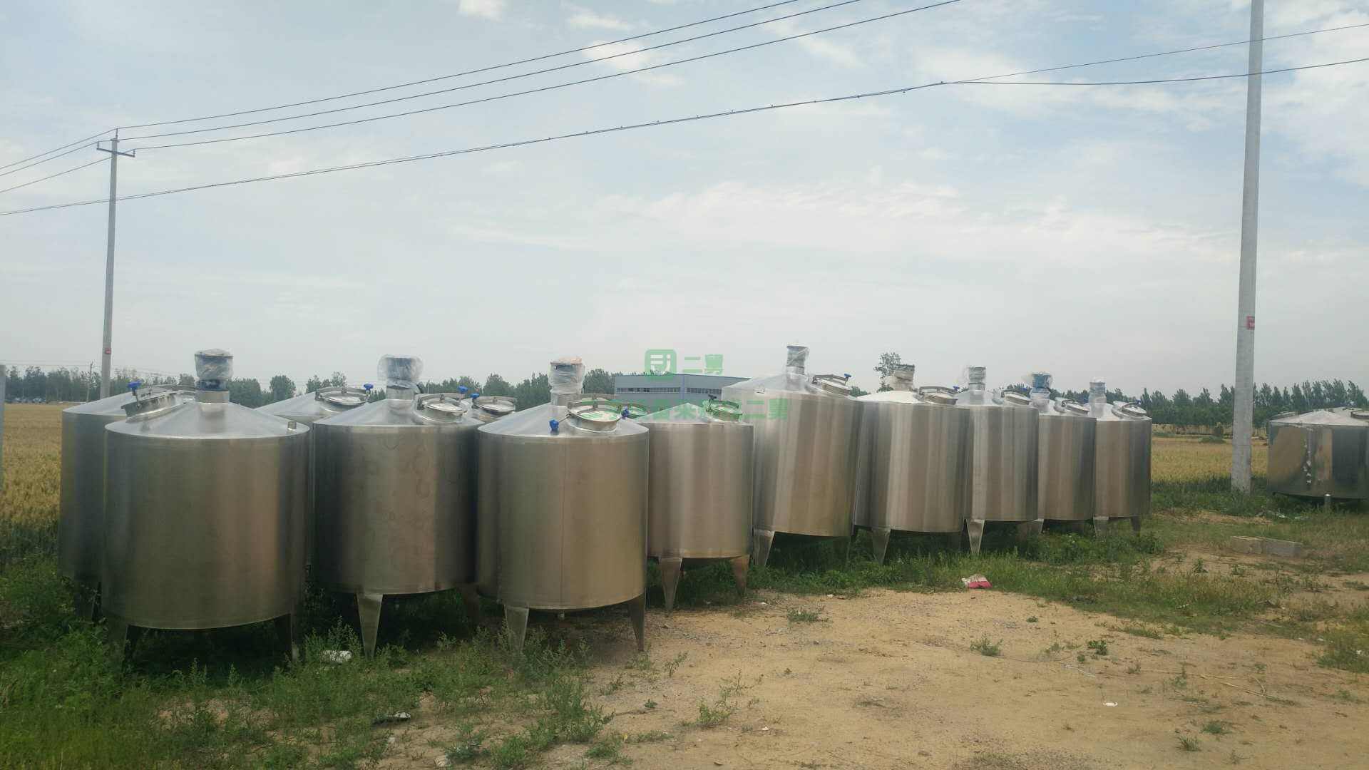 轉讓二手304材質5立方不銹鋼儲酒罐儲水罐