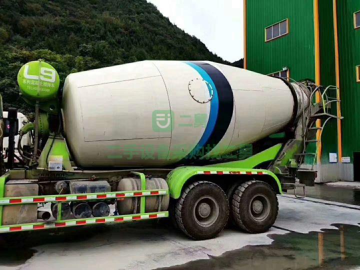 急售9成新輕量化攪拌車，12方歐曼雷薩L9