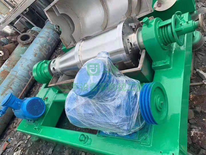 急售9成新臥式污泥脫水機常州6000山東省濟寧市