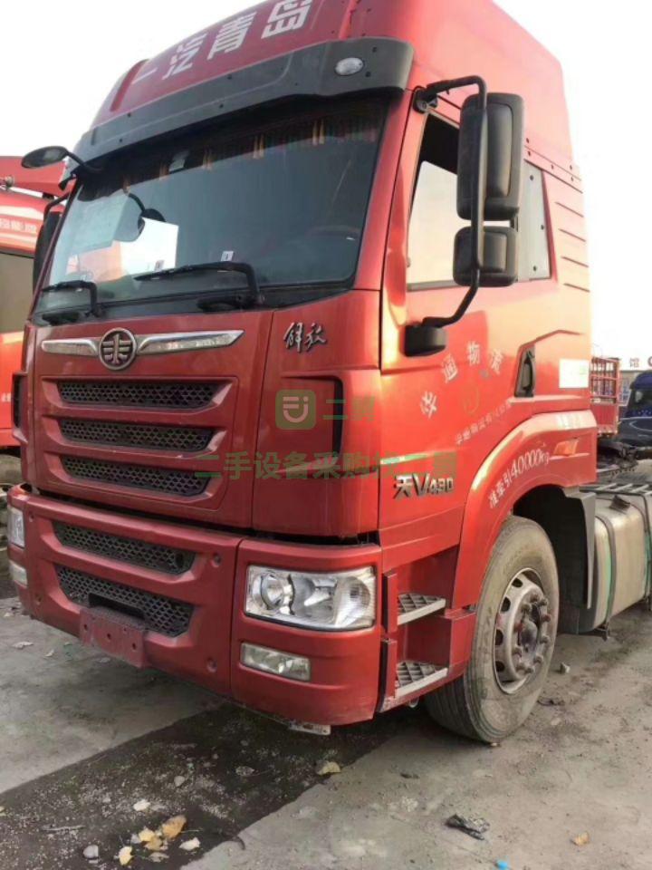 現車出售一臺牽引車17年2月，天V，430馬力，國五，濰柴發動機