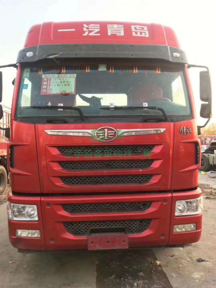 現車出售一臺牽引車17年2月，天V，430馬力，國五，濰柴發動機