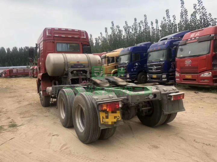 現車出售一臺牽引車17年2月，天V，430馬力，國五，濰柴發動機