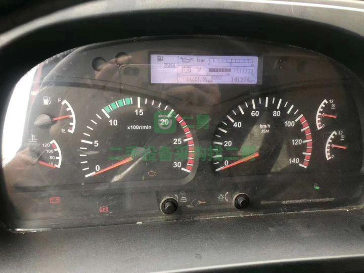 現車出售一臺牽引車17年2月，天V，430馬力，國五，濰柴發動機