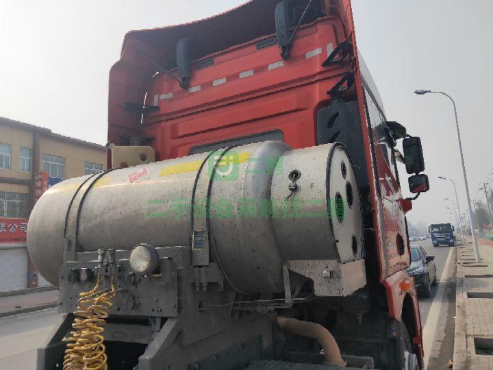 出售二手牽引車 18年5月份解放JH6 430馬力LNG車