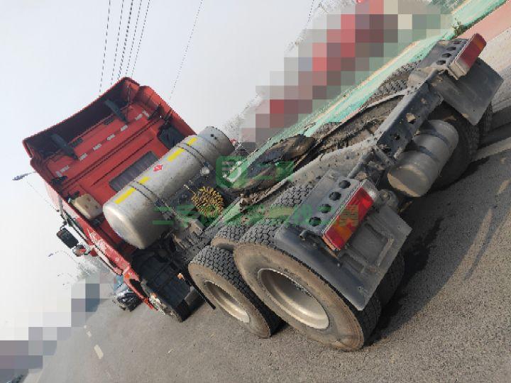 出售二手牽引車 18年5月份解放JH6 430馬力LNG車