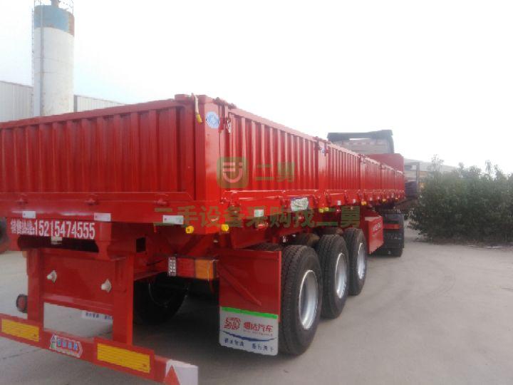 新半掛車13米標箱側翻13米標箱側翻山東省濟寧市