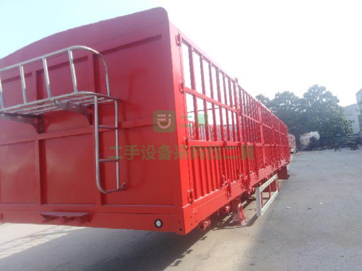 新半掛車13米標箱側翻13米標箱側翻山東省濟寧市