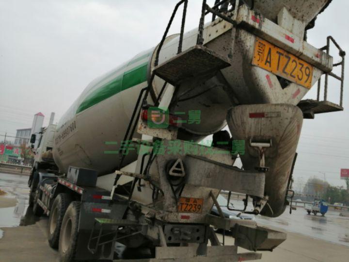 出售二手的九成新的豪沃大20方攪拌車