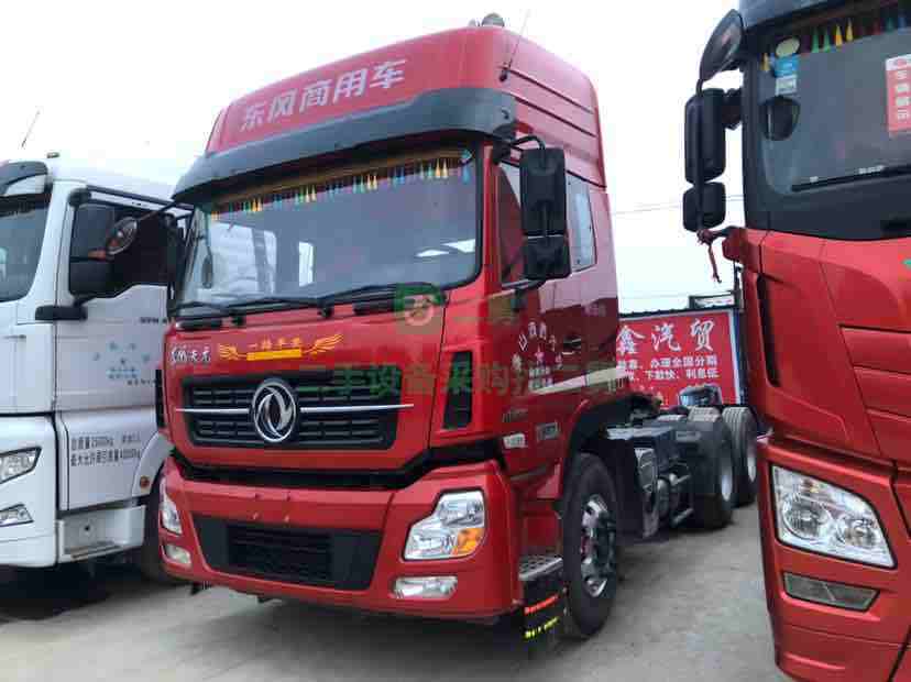 出售17年9月份的東風天龍牽引車，國五排放標準，雷諾發動機420馬力，法士特變速箱12速，全車輪胎八成新，雙驅輕體，車況精品，支持分期付款支持提檔過戶