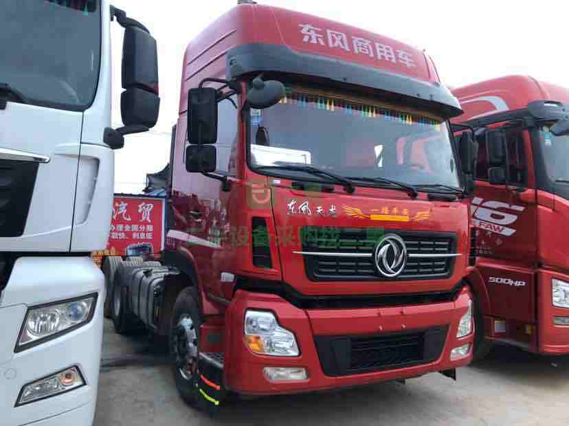 出售17年9月份的東風天龍牽引車，國五排放標準，雷諾發動機420馬力，法士特變速箱12速，全車輪胎八成新，雙驅輕體，車況精品，支持分期付款支持提檔過戶