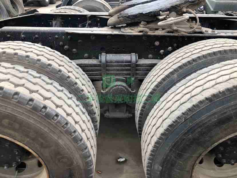 出售17年跑車的一汽解放JH6牽引車，國五排放標準，錫柴發動機420馬力，雙驅輕體，車況精品，支持分期付款支持提檔過戶。