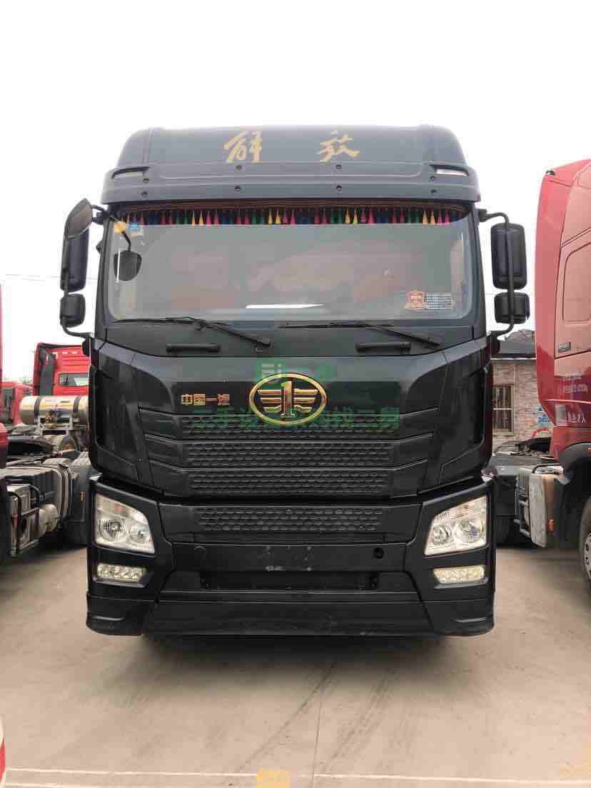 出售17年跑車的一汽解放JH6牽引車，國五排放標準，錫柴發動機420馬力，雙驅輕體，車況精品，支持分期付款支持提檔過戶。
