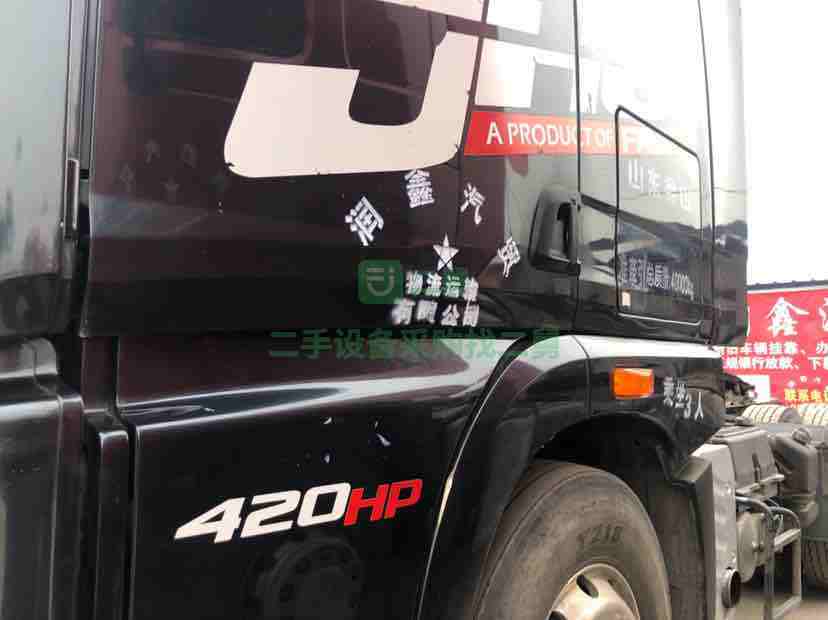出售17年跑車的一汽解放JH6牽引車，國五排放標準，錫柴發動機420馬力，雙驅輕體，車況精品，支持分期付款支持提檔過戶。