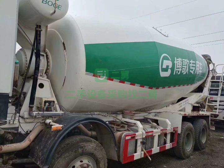 豪沃攪拌車。國五，博哥上裝，大20方，車況不用考慮，包提檔過戶
