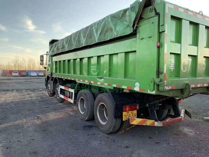 出售9成新解放悍威自卸車濰柴270馬力，車箱長度6.8米高度1.河北省