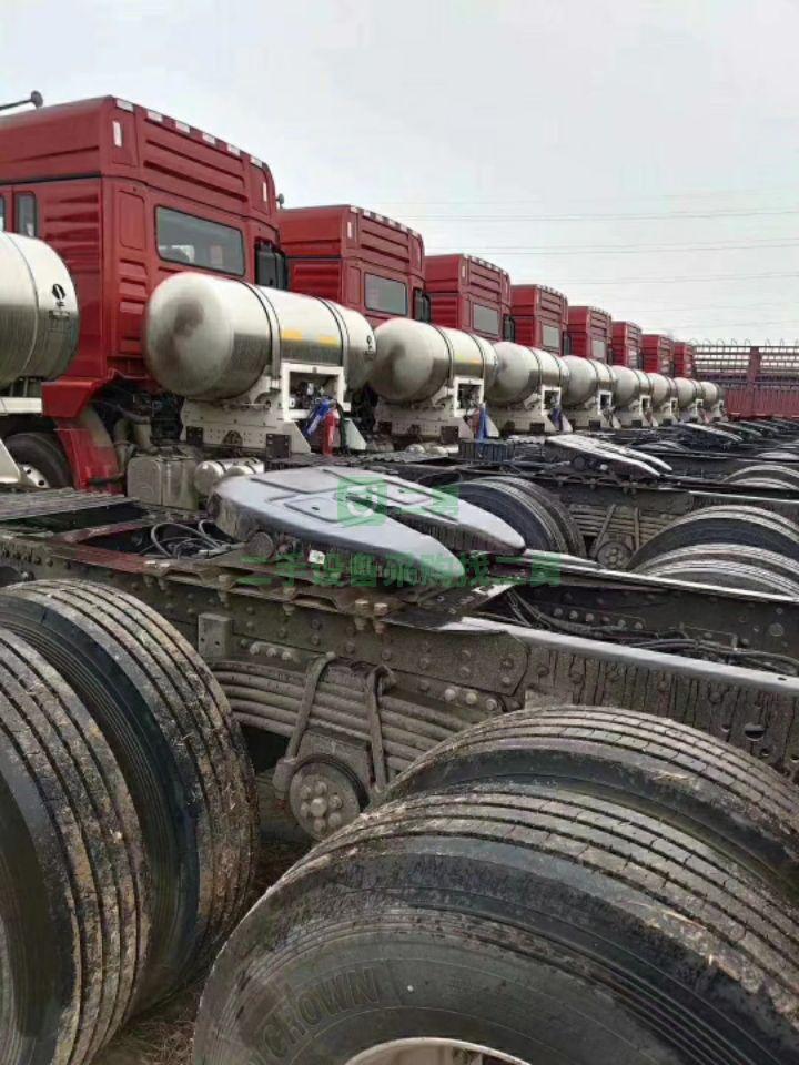 一批咖啡色J6P牽引車，17年7月，460馬力領航版，輕體雙驅