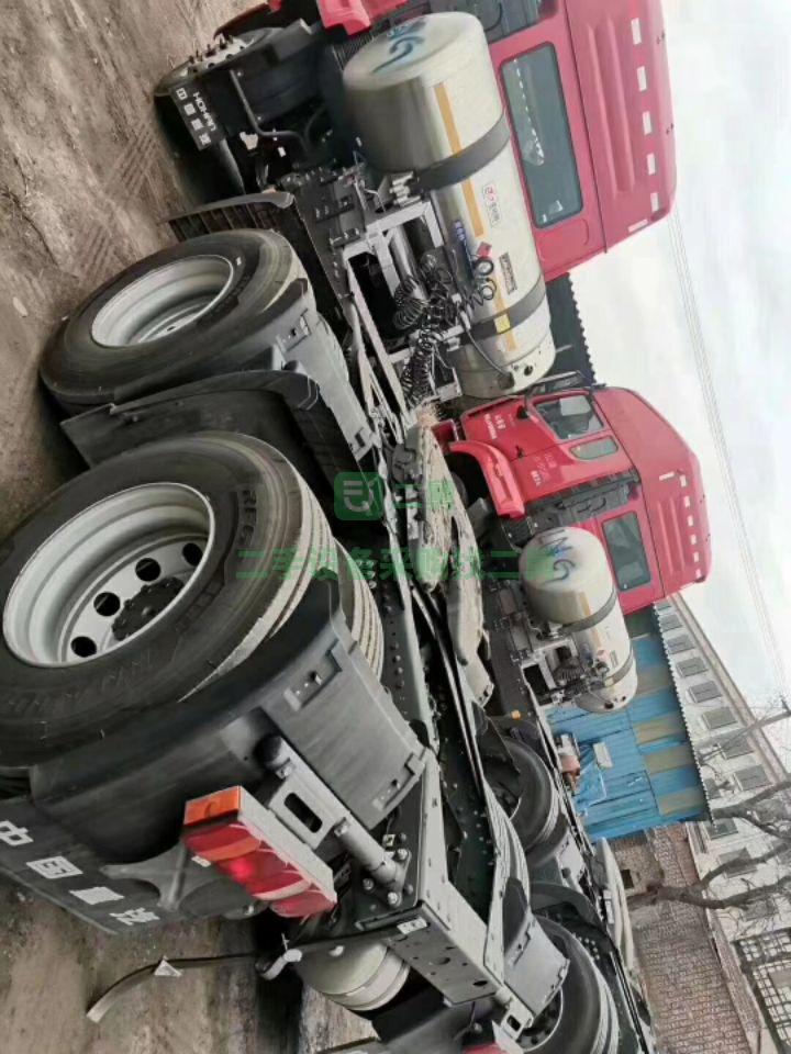 一批咖啡色J6P牽引車，17年7月，460馬力領航版，輕體雙驅