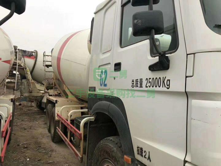 豪沃配三一攪拌車，14方，國(guó)五標(biāo)準(zhǔn)，手續(xù)齊全，包過(guò)戶，支持分期