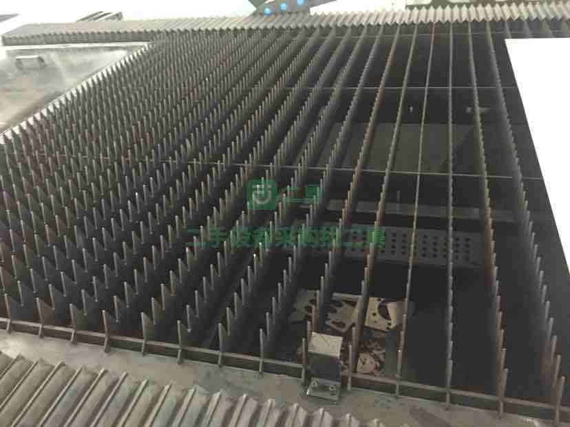 廠家直銷各型號及功率光纖激光切割機