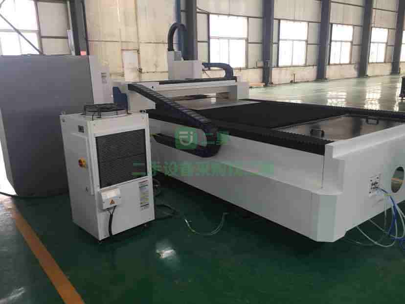 廠家直銷各型號及功率光纖激光切割機