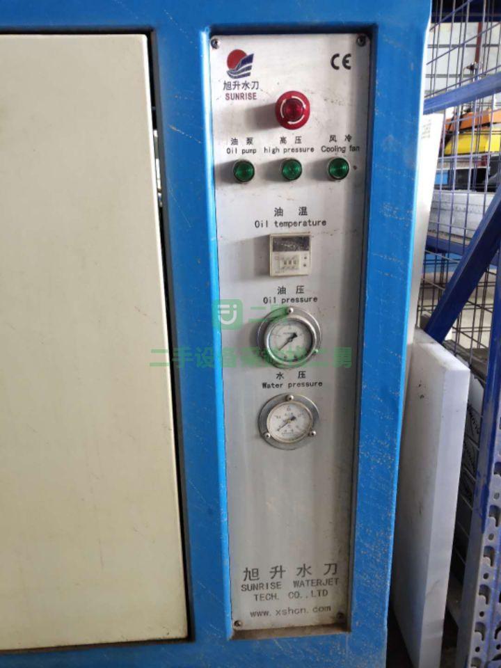 工廠在位一臺水切割機 買回來很少用9.99成新