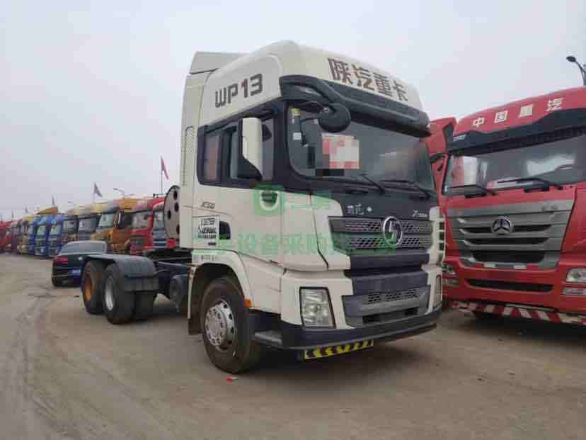 出售18年跑車的陜汽德龍X3000燃氣牽引車，國五排放，濰柴發動機430馬力，LNG995大罐，法士特變速箱12速，雙驅輕體，車況精品，支持分期付款支持提檔過戶。
