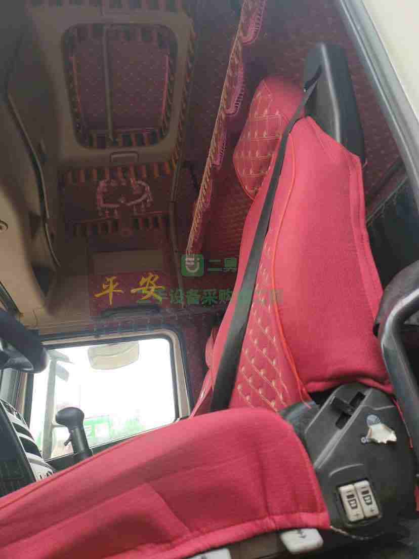 出售18年跑車的陜汽德龍X3000燃氣牽引車，國五排放，濰柴發動機430馬力，LNG995大罐，法士特變速箱12速，雙驅輕體，車況精品，支持分期付款支持提檔過戶。