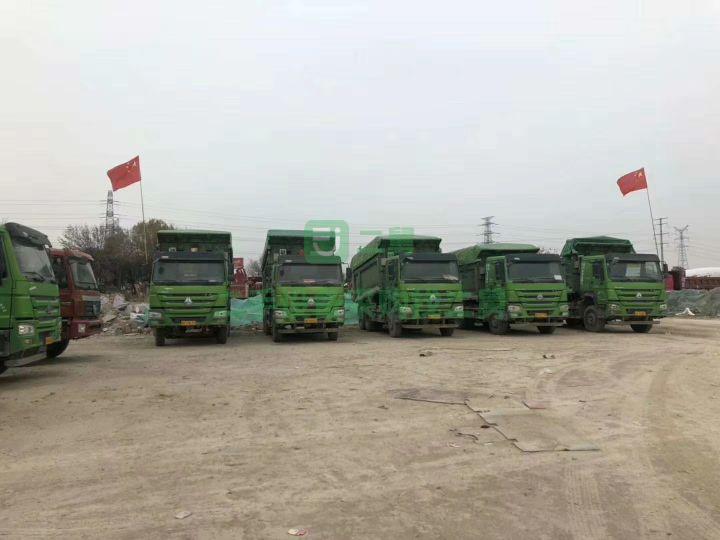 出售一批國五環(huán)保自卸車渣土車，手續(xù)齊全，可提檔過戶，價(jià)格實(shí)惠