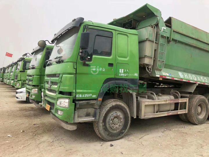 出售一批國五環(huán)保自卸車渣土車，手續(xù)齊全，可提檔過戶，價(jià)格實(shí)惠