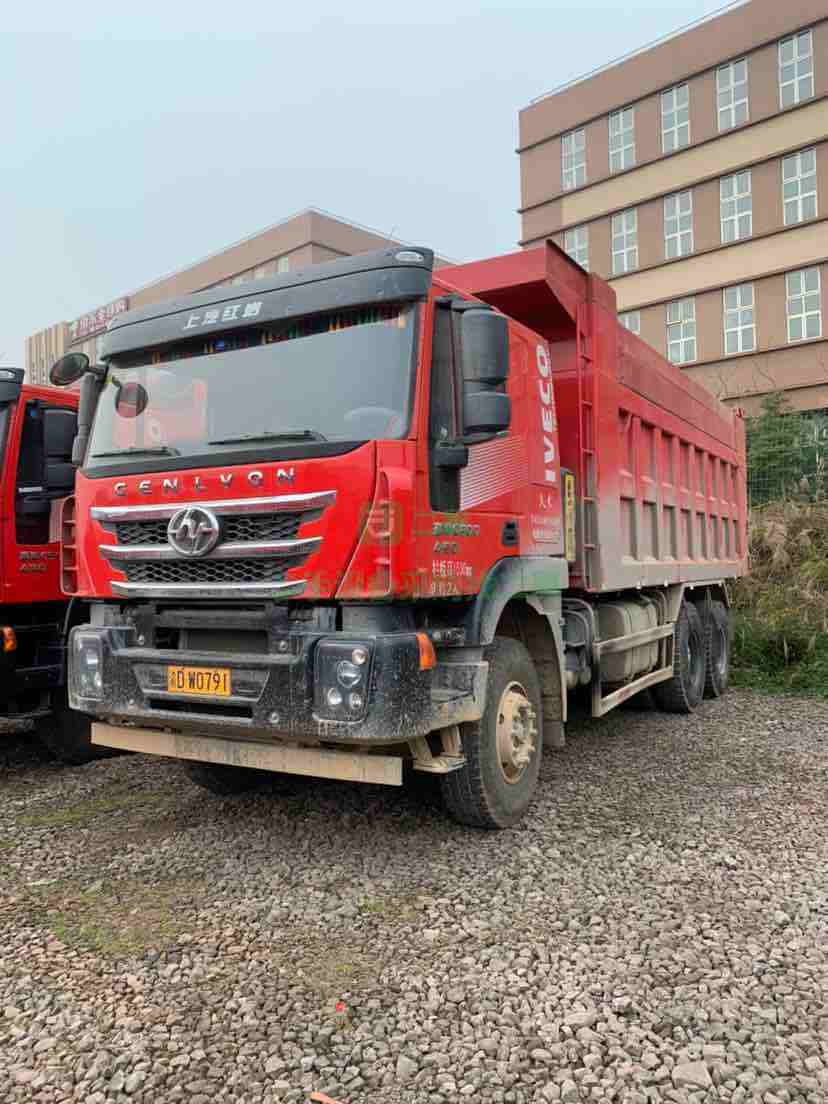 2個月準(zhǔn)新車杰獅450馬力6.2米貨箱貨車