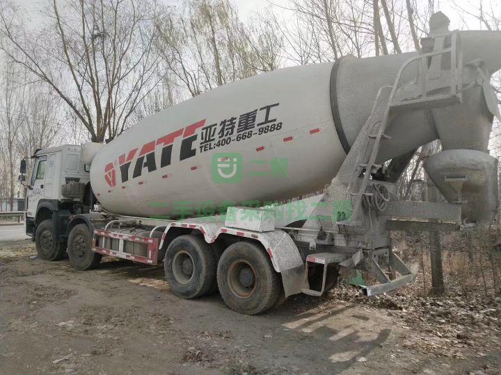 出售17年豪沃底盤亞特上裝大20方攪拌車，保證原裝原版