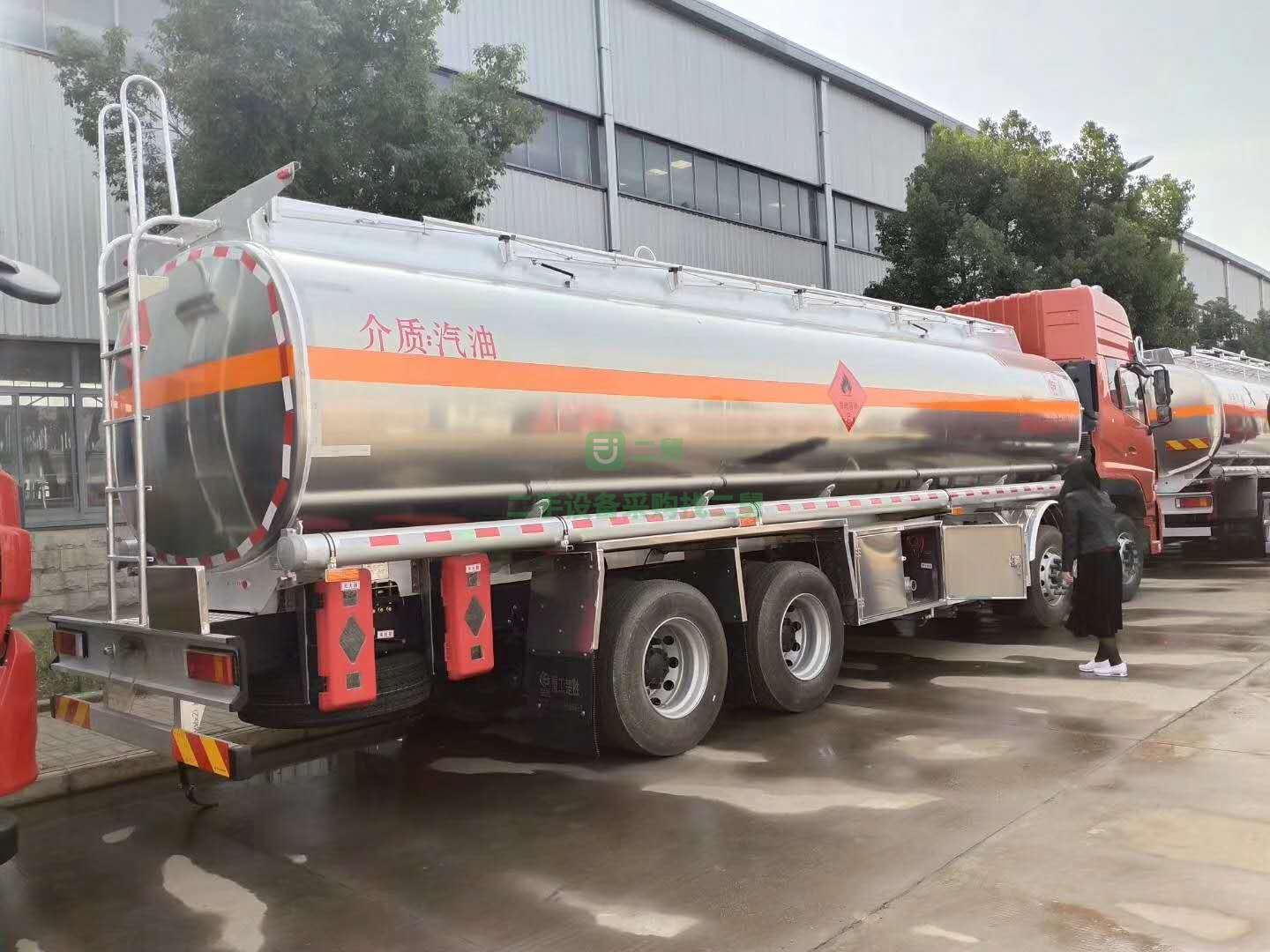 東風天龍20噸前四后八鋁合金油罐車包上戶可分期