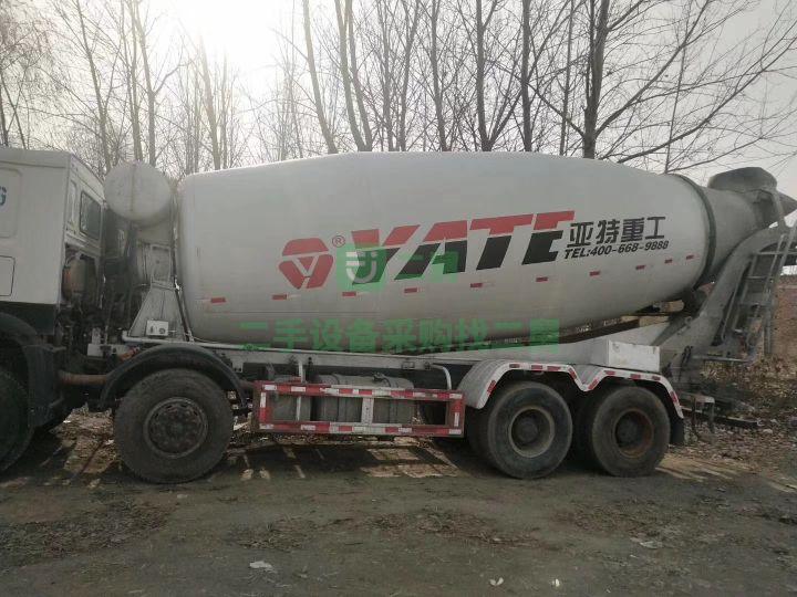 出售17年豪沃底盤亞特上裝大20方攪拌車，保證原裝原版