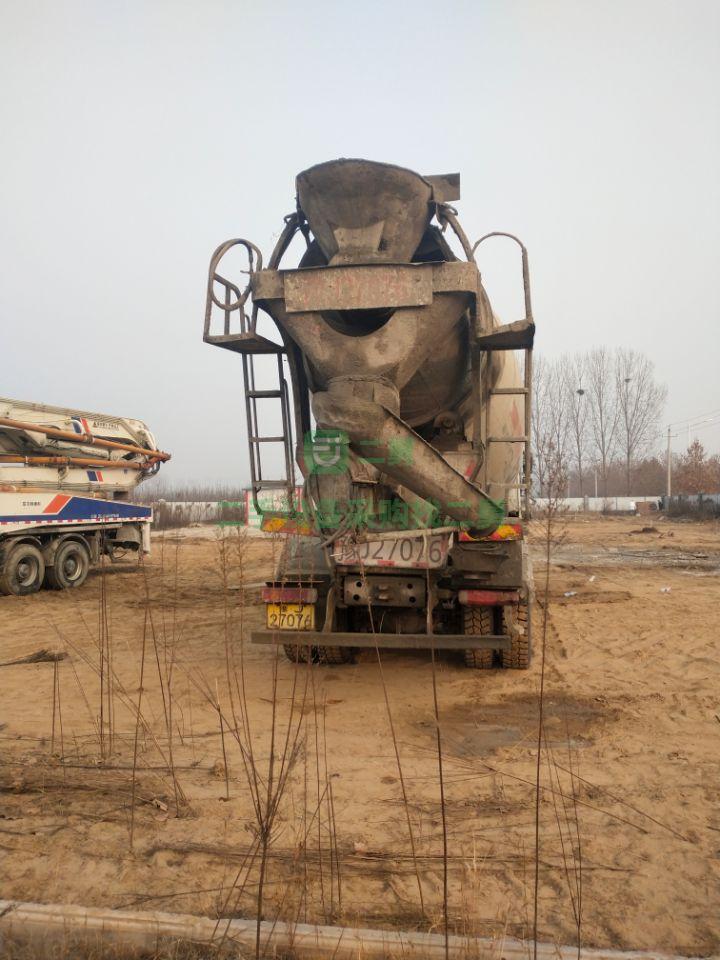 出售8成新豪沃攪拌車，大18方亞特375發動機