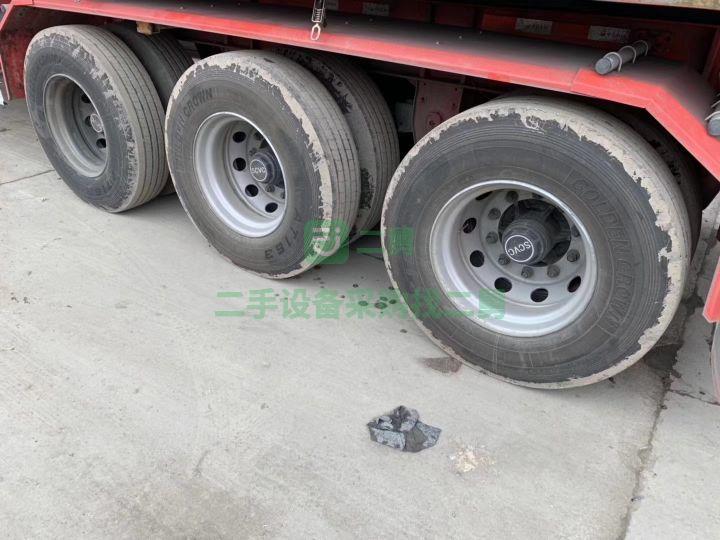 出售準(zhǔn)新車 19年10月份解放牽引車550馬力領(lǐng)航版行駛1萬(wàn)多里