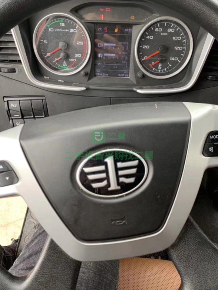 出售準(zhǔn)新車 19年10月份解放牽引車550馬力領(lǐng)航版行駛1萬(wàn)多里