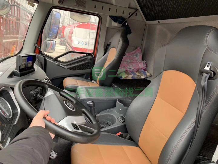 出售準(zhǔn)新車 19年10月份解放牽引車550馬力領(lǐng)航版行駛1萬(wàn)多里