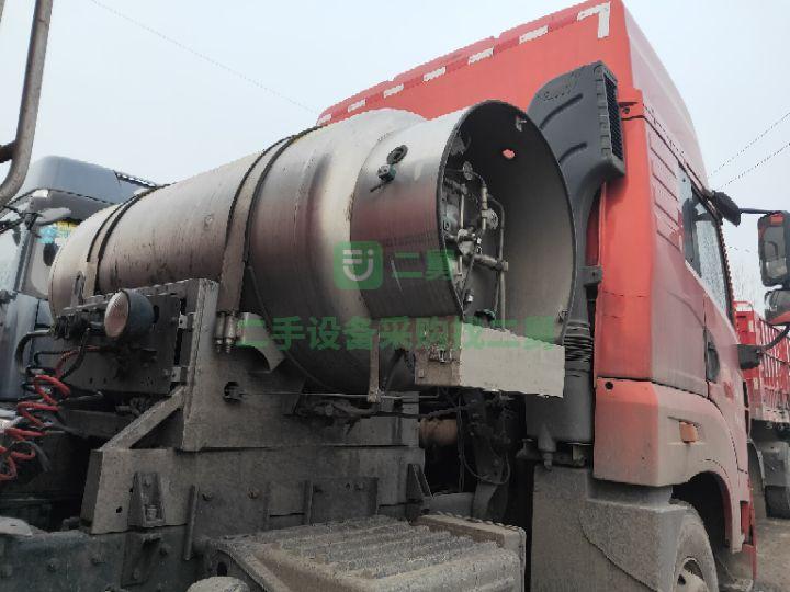 出售二手牽引車(chē)17年8月份天V400馬力LNG燃?xì)廛?chē)支持分期