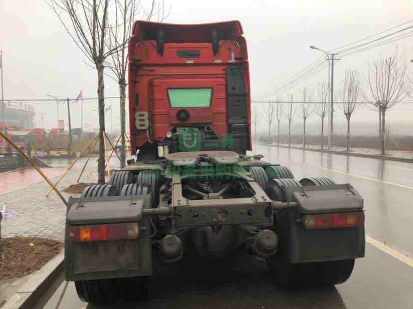 出售陜汽德龍新M3000牽引車，國五排放標準，濰柴發動機400馬力，法士特變速箱12速，準新車跑了一萬多公里，前二后三的鋼板，支持分期付款支持提檔過戶。