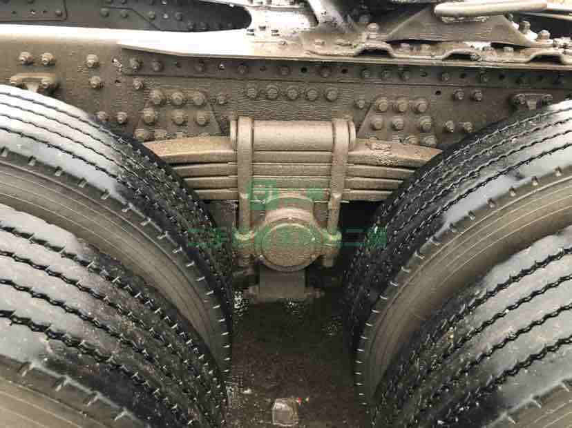 出售陜汽德龍新M3000牽引車，國五排放標準，濰柴發動機400馬力，法士特變速箱12速，準新車跑了一萬多公里，前二后三的鋼板，支持分期付款支持提檔過戶。