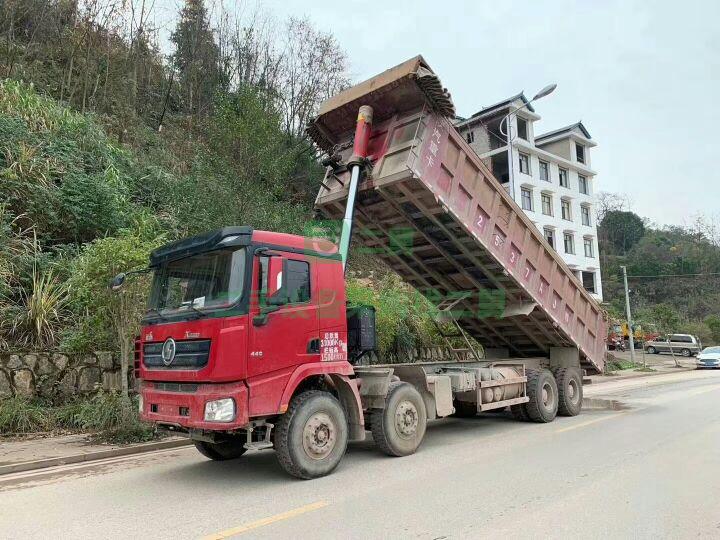 急售8成新自裝卸垃圾車德龍X3000前四后八，德龍7米8自卸
