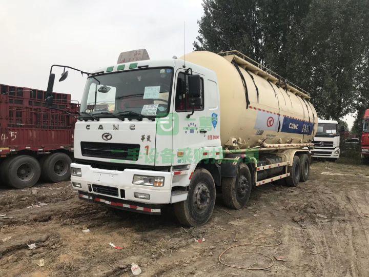 出售二手17年華凌散裝水泥罐車，前四后八拉40方